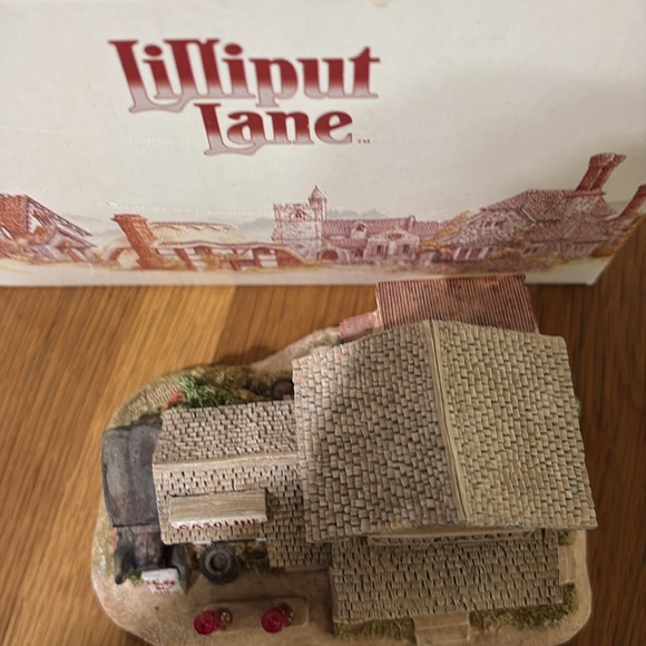 Lilliput Lane 16.9 cents per gallon  Gas Station Figurine - Picture 8 of 9